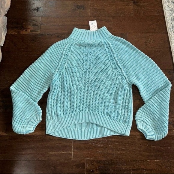 Free People oversized Sweetheart Sweater in Ocean Pearl
Size L-NWT - Picture 2 of 7
